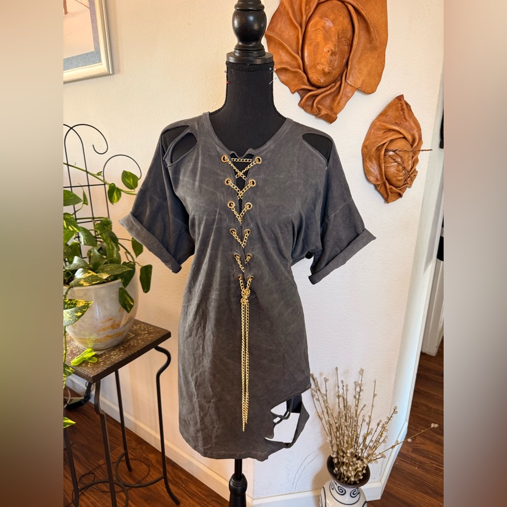 Fashion Nova Gray Tunic with Gold Accents - Picture 4 of 8